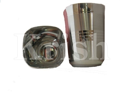 आवश्यकता के अनुसार स्क्वायर टंबलर