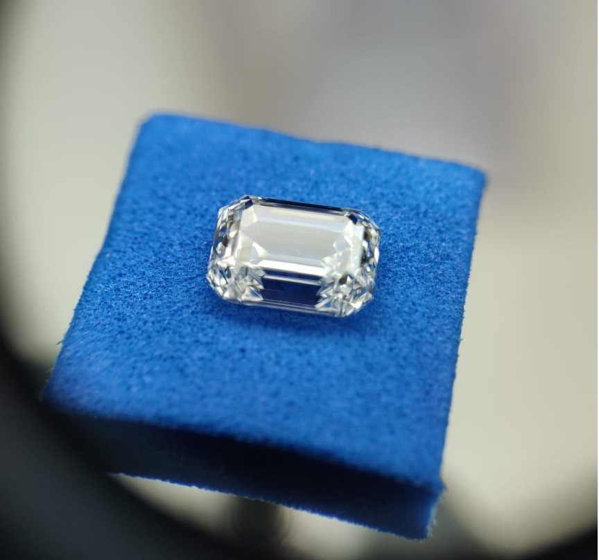 Emerald Diamond 5.00ct G Si1 Shape Igi Certified Cvd Type2a Size: 5.00