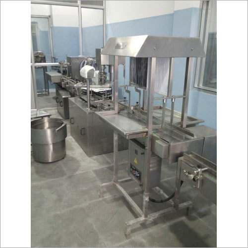 पूर्ण स्वचालित तरल भरने की मशीन