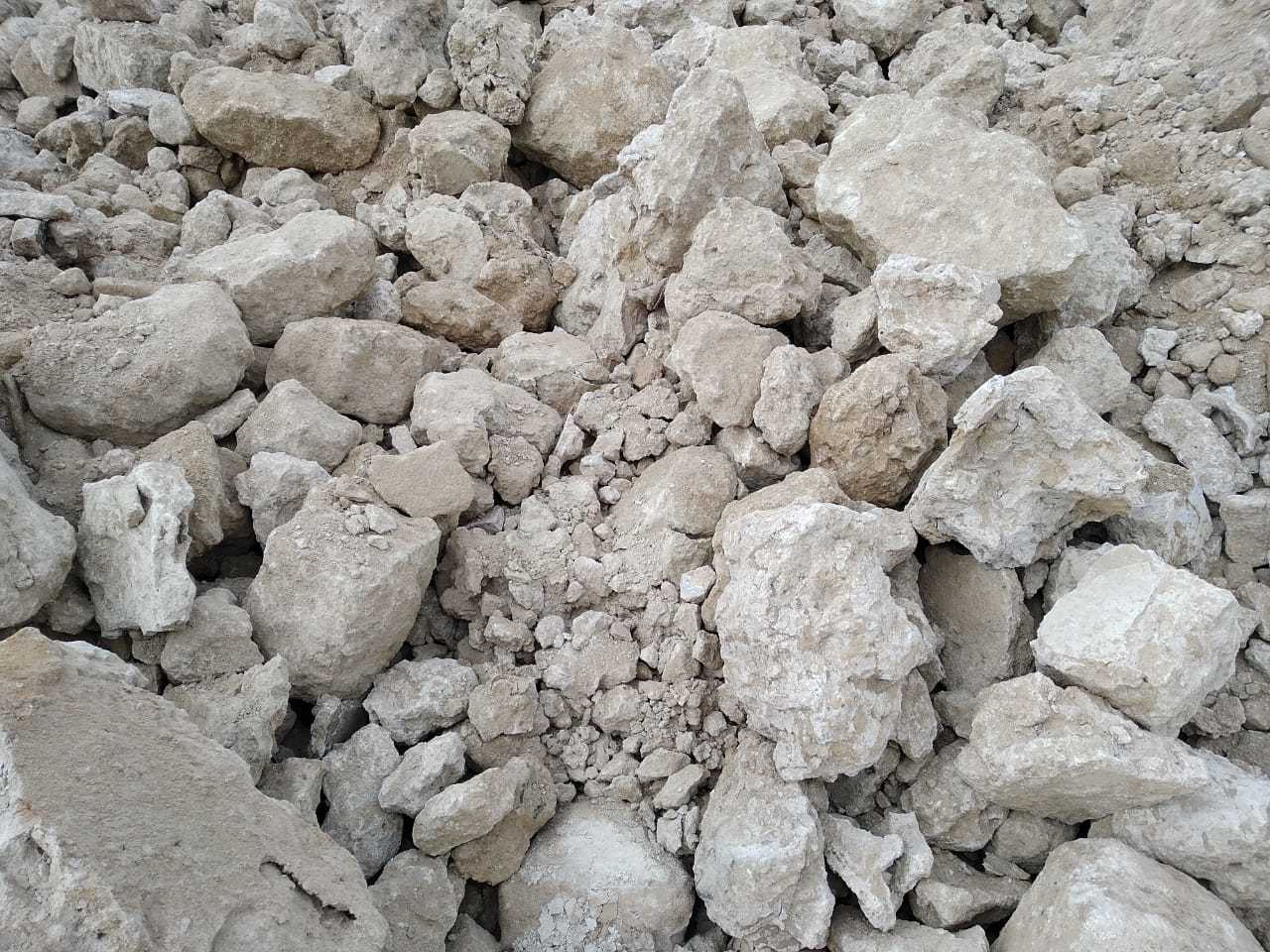 White Gypsum Lumps