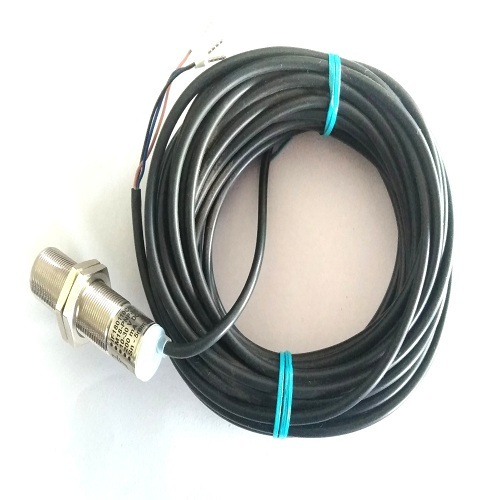 Proximity Sensor NO/PNP 12mm - 5mm Sensing