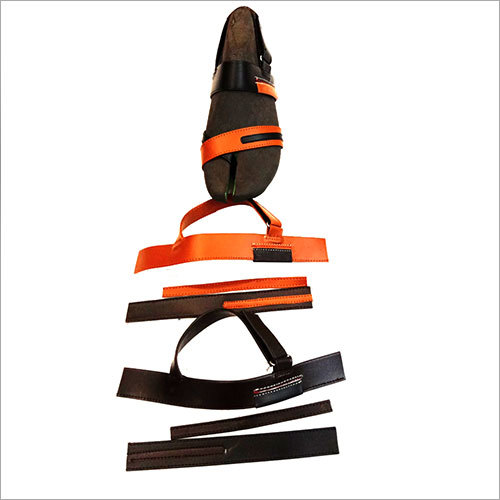 विभिन्न रंगों के फुटवेयर अपर स्ट्रैप में उपलब्ध है