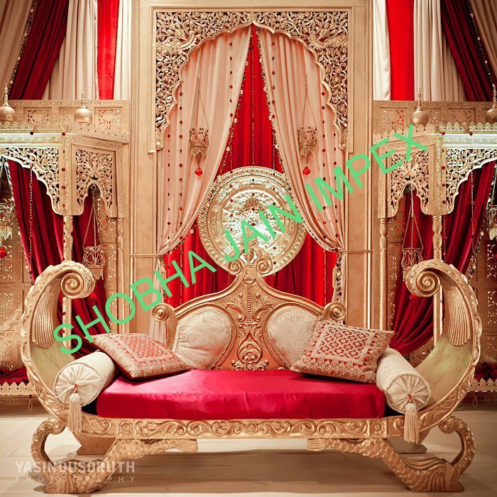 Moroccan Couch - Color: Gold And Black