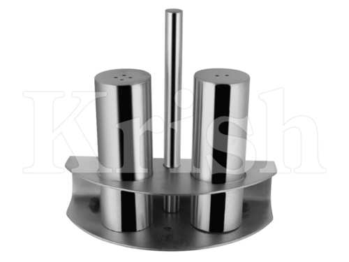 आवश्यकता के अनुसार स्टैंड के साथ पतला नमक और काली मिर्च