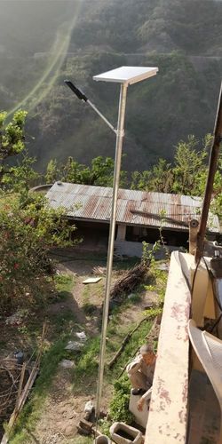 सोलर स्ट्रीट लाइट