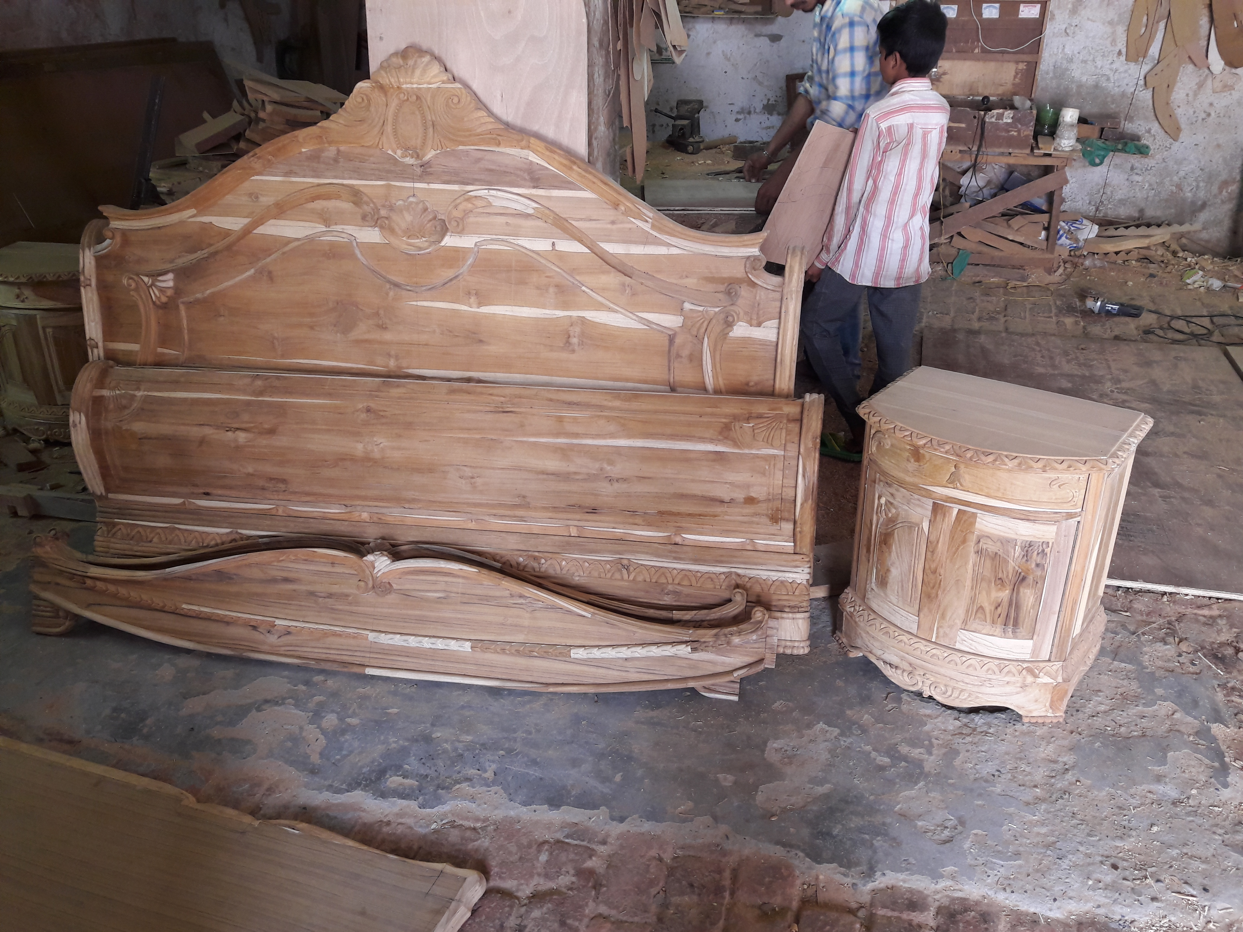 A.m International Antique Wooden Bed Furniture