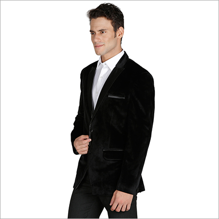 काला वेलवेट कोट