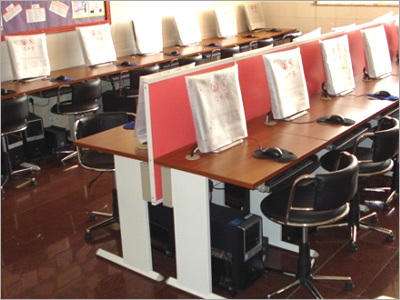संस्थागत फर्नीचर्स
