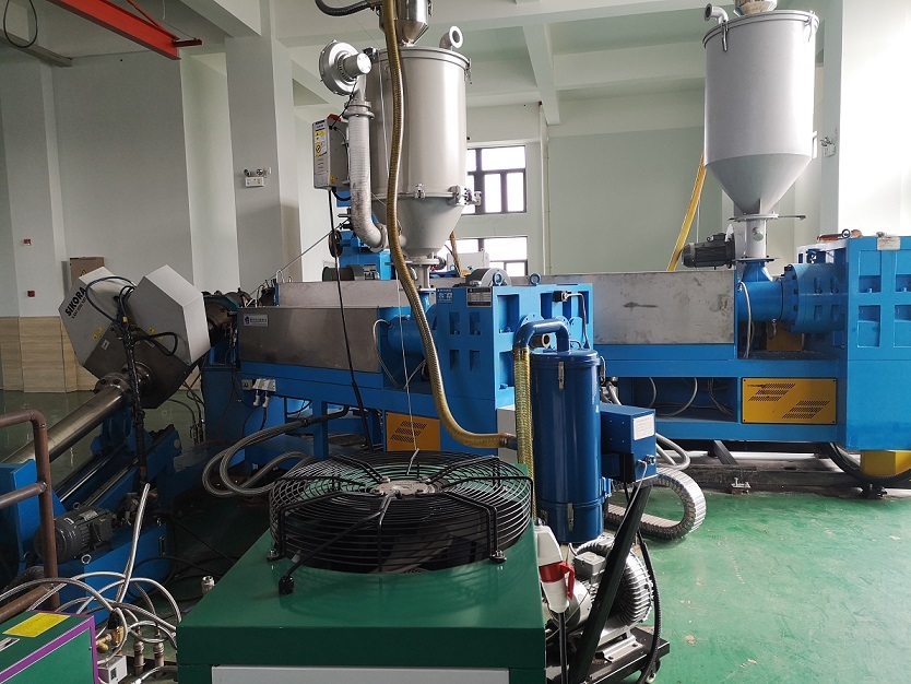 Three Extruder