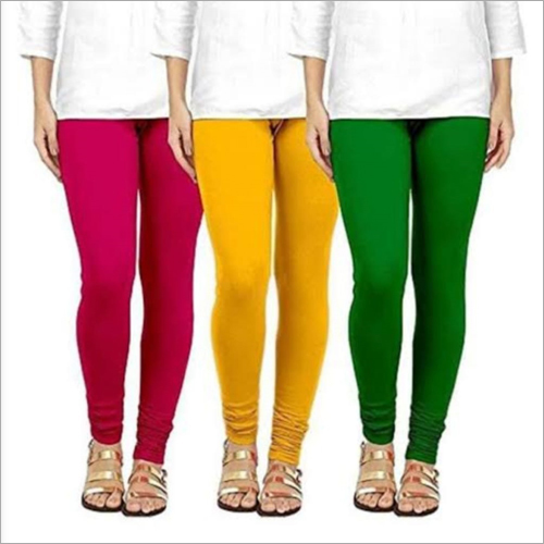 विभिन्न रंगों की महिलाओं के चूड़ीदार प्लेन लेगिंग्स में उपलब्ध