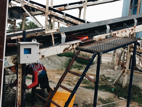 रेड ऑरेंज मैग्नेटिक सेपरेटर