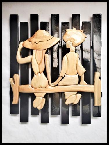 पोलिश और पेंट वुडन वॉल डेकोर शोपीस