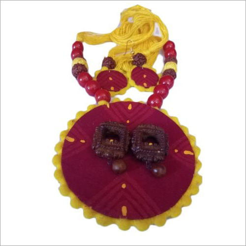 हस्तनिर्मित ऊनी हार सेट