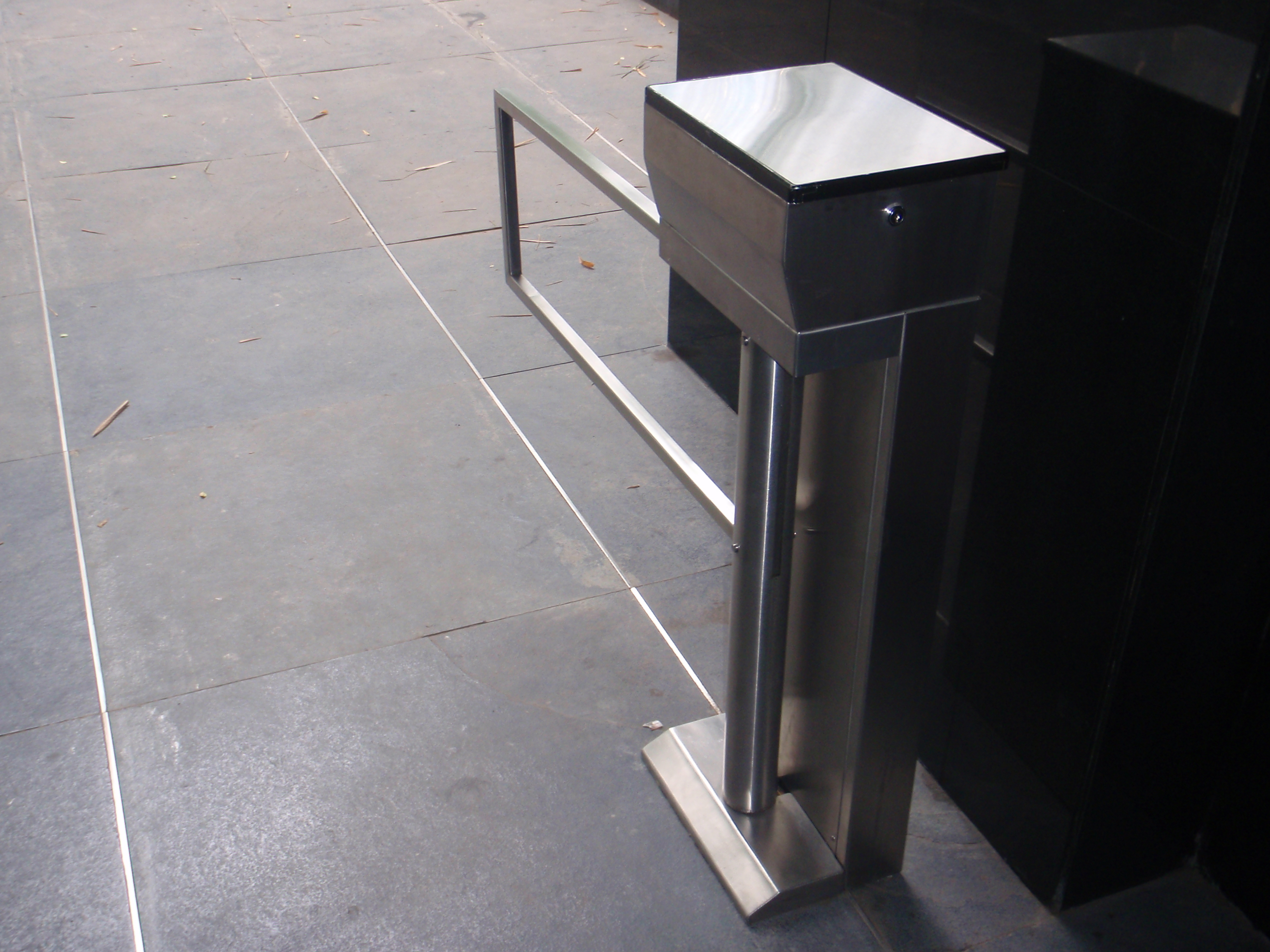 Motorized Gate - Uni-directional Design, Led Indications, Network Connectivity Features