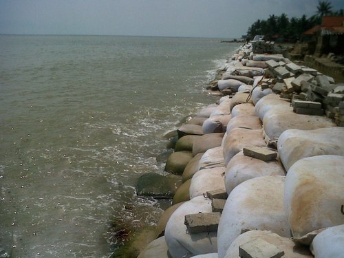 Ocean Global Nonwoven Geotextile Bag - 1.03x0.70 M | Durable Soil-filled Design For Hydraulic Structure Erosion Protection