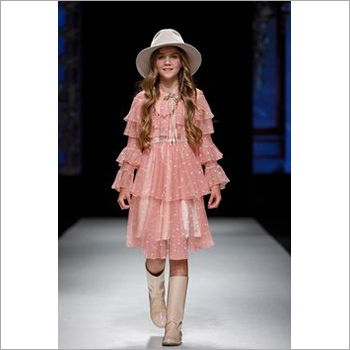 लड़कियों के फैशनेबल रफ़ल ड्रेसेस