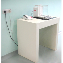 एंटी वाइब्रेशन टेबल को साफ करना आसान है