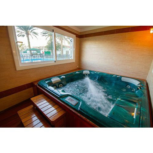 Jacuzzi Bath Pool