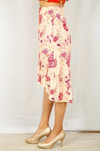 युवा स्कर्ट