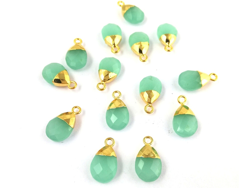 चार्म्स एक्वा चैलेडोनी पीयर ड्रॉप गोल्ड कैप जेमस्टोन पेंडेंट