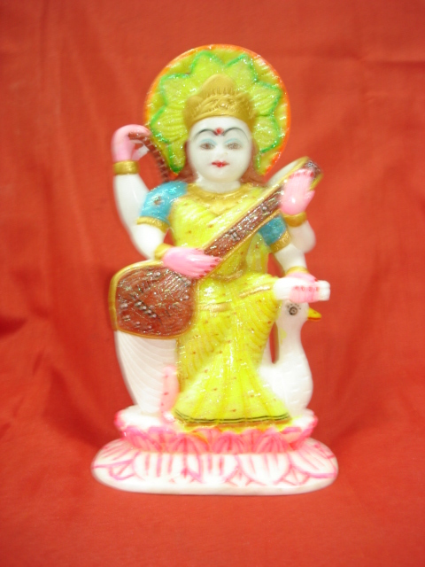 सरस्वती देवी की मूर्ति