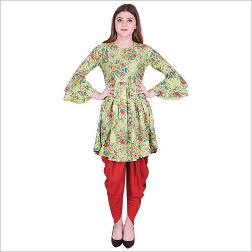 धोती सेट के साथ लेडीज डिज़ाइनर प्रिंटेड फ्लेयर्ड कुर्ती