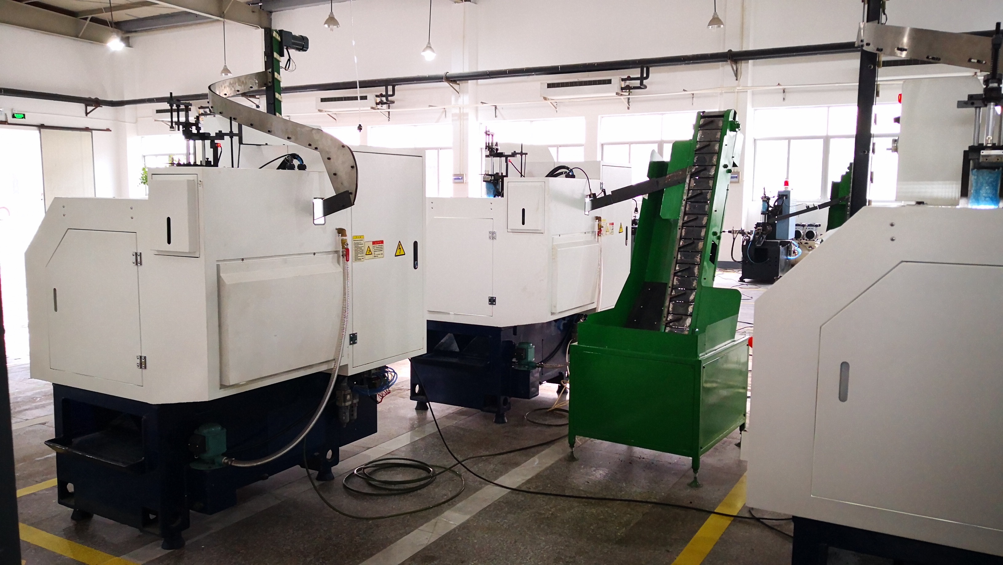 Conveyor Lifting Machine - Corrosion Resistant, 800x1200x2400 Mm , Automatic Operation, 200 Kg Weight, Easy Installation, Durable Performance