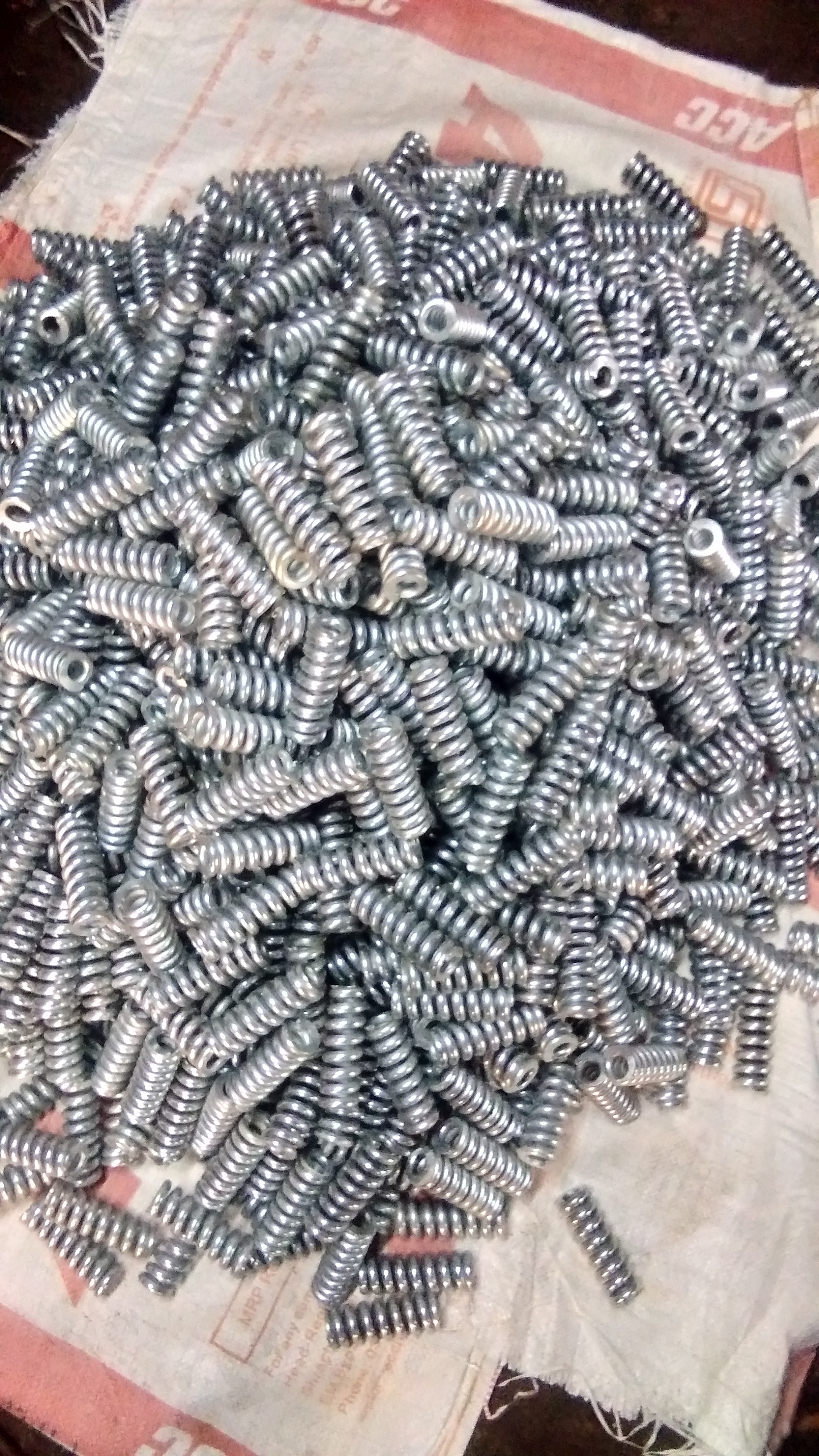 Industrial Helical Compression Spring - Stainless Steel/copper/spring Steel, Polished Surface, Customizable, Operates At 400-425â°c