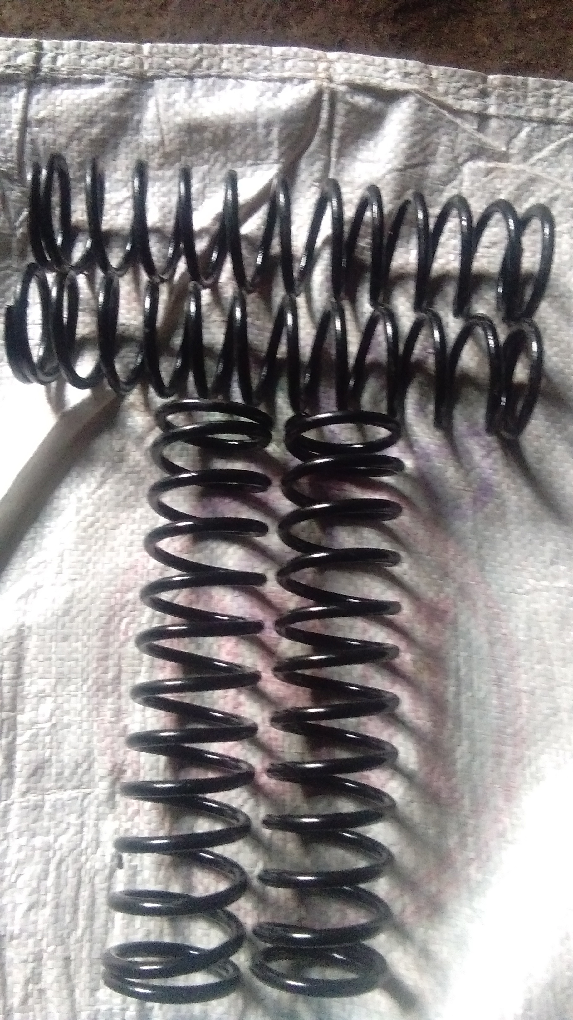 Industrial Helical Compression Spring - Stainless Steel/copper/spring Steel, Polished Surface, Customizable, Operates At 400-425â°c