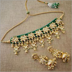 महिलाओं का कृत्रिम हार सेट