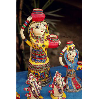 पेपर माचे आर्ट मीडियम: ऐक्रेलिक