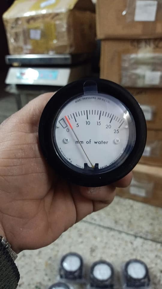 Dwyer Minihelic Ii Differential Pressure Gauge - 0-250 Pa Scale Range, Â±5% Accuracy At 70â°f (21.1â°c), 63 Mm Diameter, Lightweight Design At 6 Oz (170.1 G)