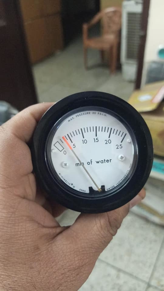 Dwyer Minihelic Ii Differential Pressure Gauge - Glass Filled Nylon, 63 Mm Diameter, 0-1 Kpa Scale Range, Rubber Pointer Stops, Low Pressure Tap
