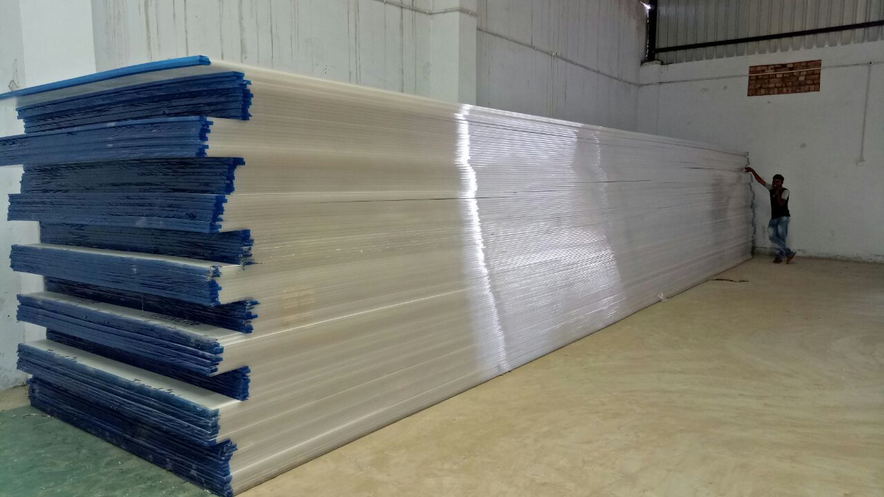 Polycarbonate Multiwall Sheet - Various Sizes, Clear Color, Lightweight Design, Uv Stabilized Finish, Energy Efficient Thermal Insulation