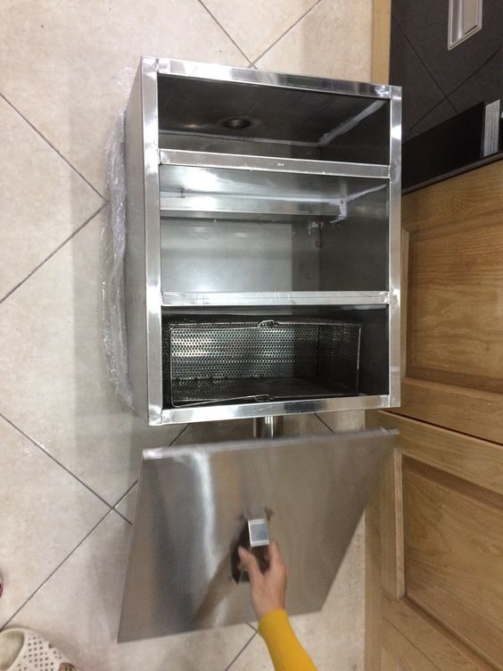 Grease Trap - 304 Stainless Steel, 600x300x450 Mm, Silver | 100 Kg/hr Capacity, Manual Operation, Recess Or Floor Mounted, 10 Kg Weight