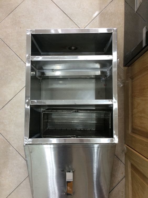 Grease Trap - 304 Stainless Steel, 600x300x450 Mm, Silver | 100 Kg/hr Capacity, Manual Operation, Recess Or Floor Mounted, 10 Kg Weight