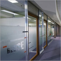 ग्लास पार्टीशन फिटिंग्स सेवा