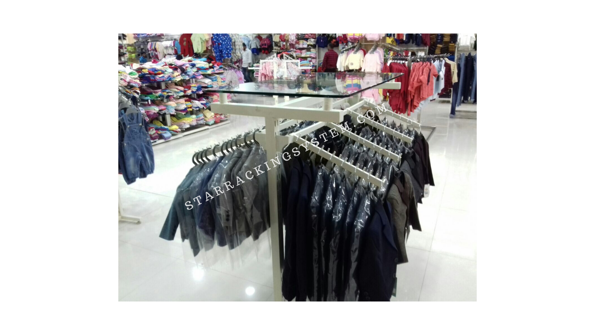 Garments Display Racks Capacity: 100 Kg/day