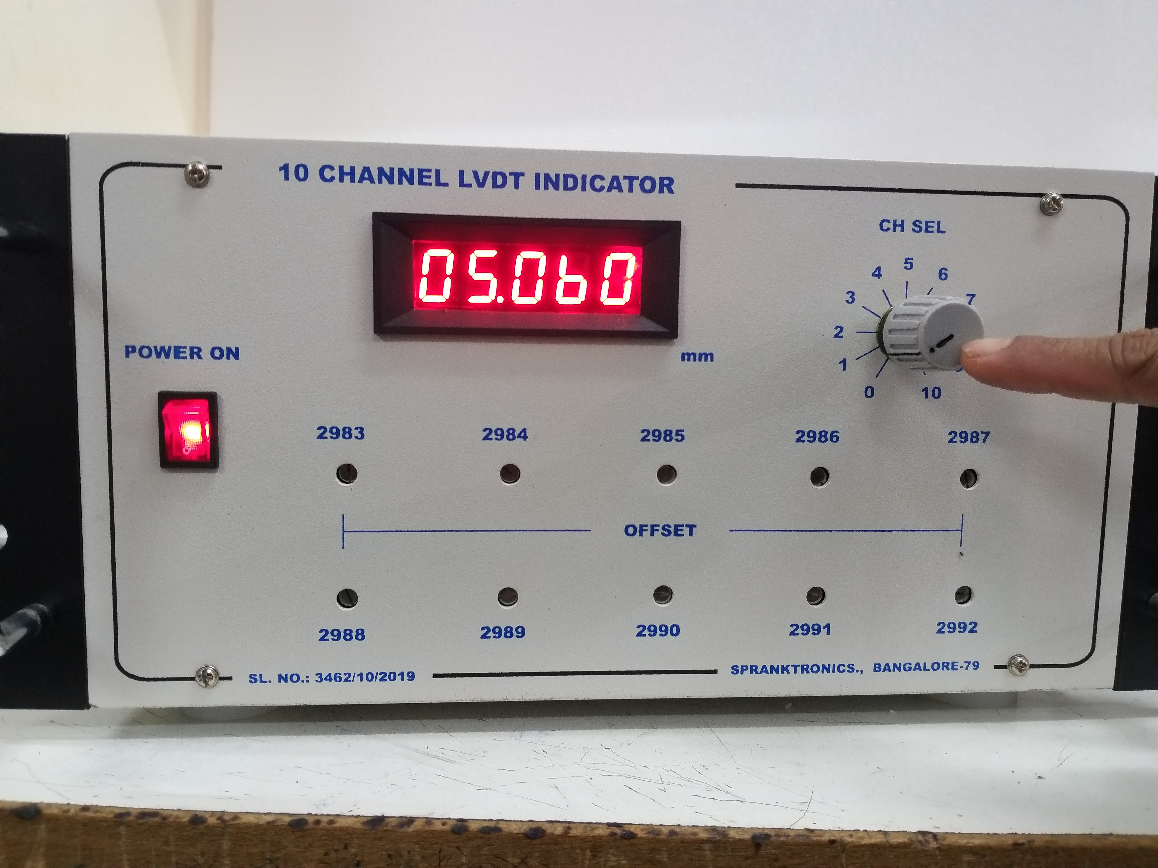 Displacement Transducer - Color: Silver
