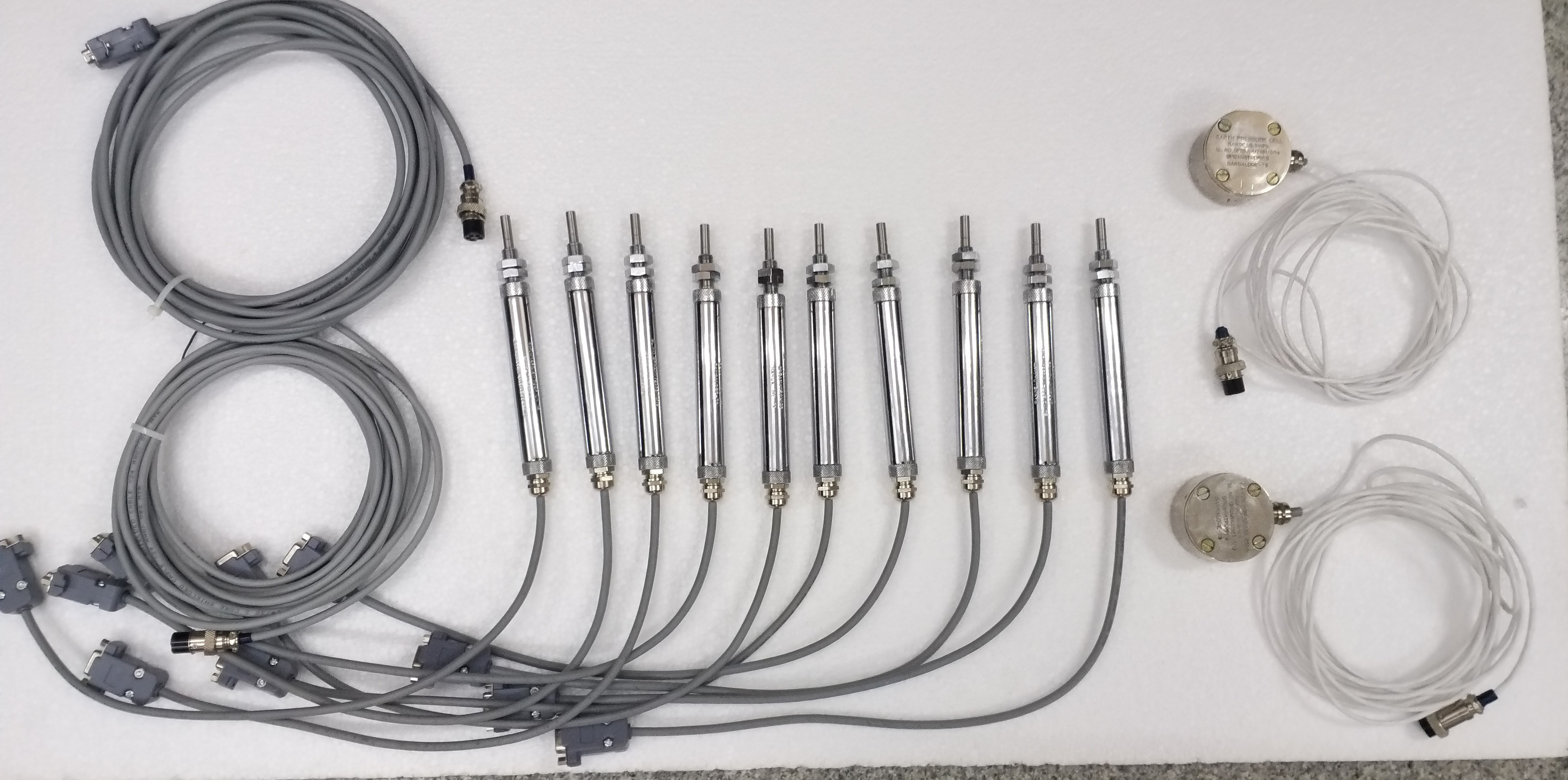 Displacement Transducer - Color: Silver