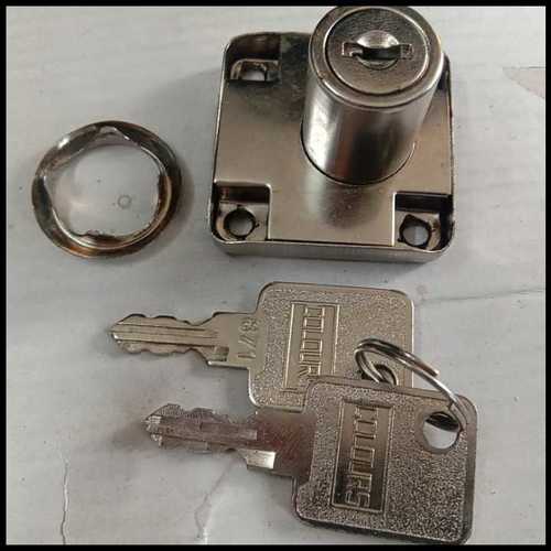 कई दराज के ताले