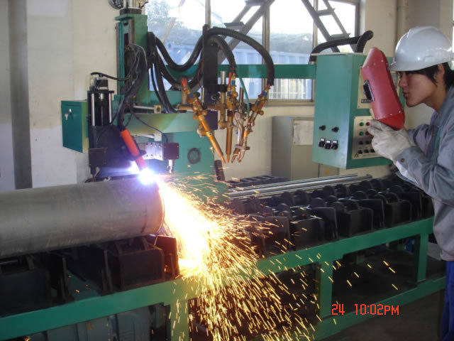 Roller Bench Type Pipe Plasma Beveling And Cutting Machine
