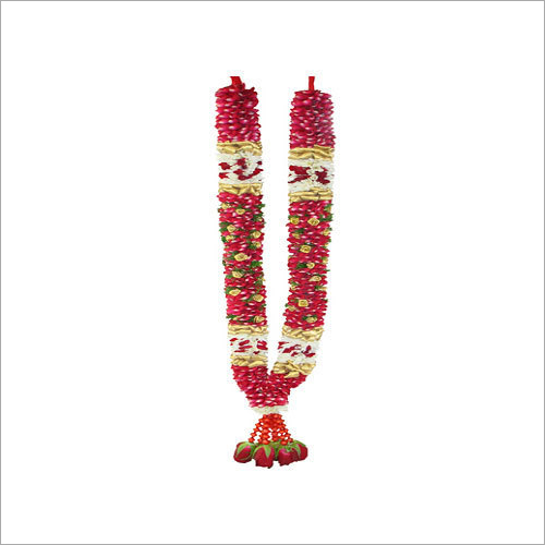 स्वागत के लिए गुलाब की पंखुड़ियों की माला