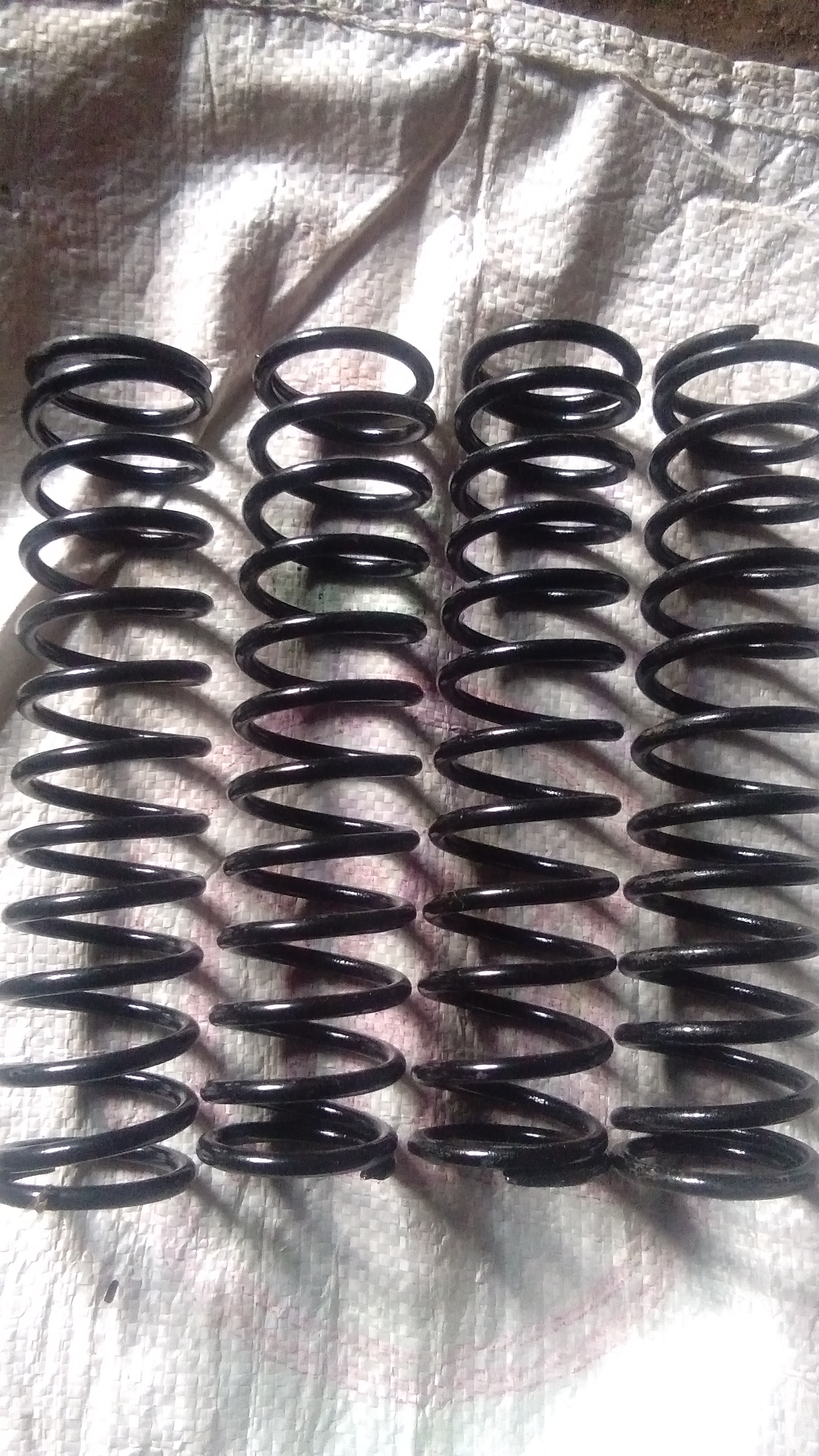Cylindrical Compression Spring - Stainless Steel & Spring Steel, 0.8mm Thickness, Coil Shape | Corrosion Resistant, Suitable For Automobiles, Industrial & Domestic Use
