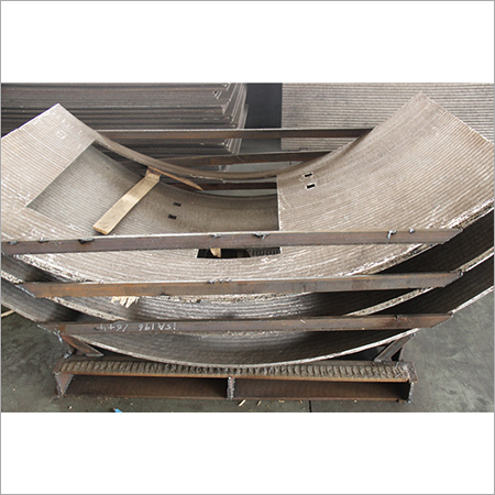  वियर प्लेट्स की फैब्रिकेशन जॉब सेवाएं आयाम (L*W*H): 1350*3000 मिलीमीटर (Mm) 