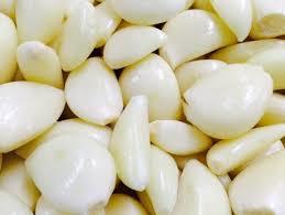 Peeled Garlic - 1 Kilogram, White Color, Raw Processing, A1 Grade, Rich Taste , Fresh Cloves With Long Shelf Life, Easy Storage Options