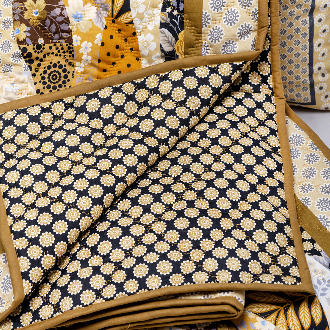 Embroidered Quilts - Cotton Material, Various Dimensions , Floral Design In Blue With Lightweight Filling And High Thread Count