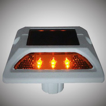 रिफ्लेक्टिव रोड स्टड