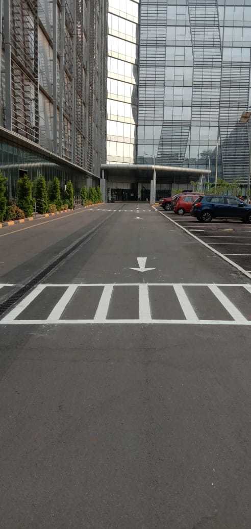 Yellow /White Kerb Marking