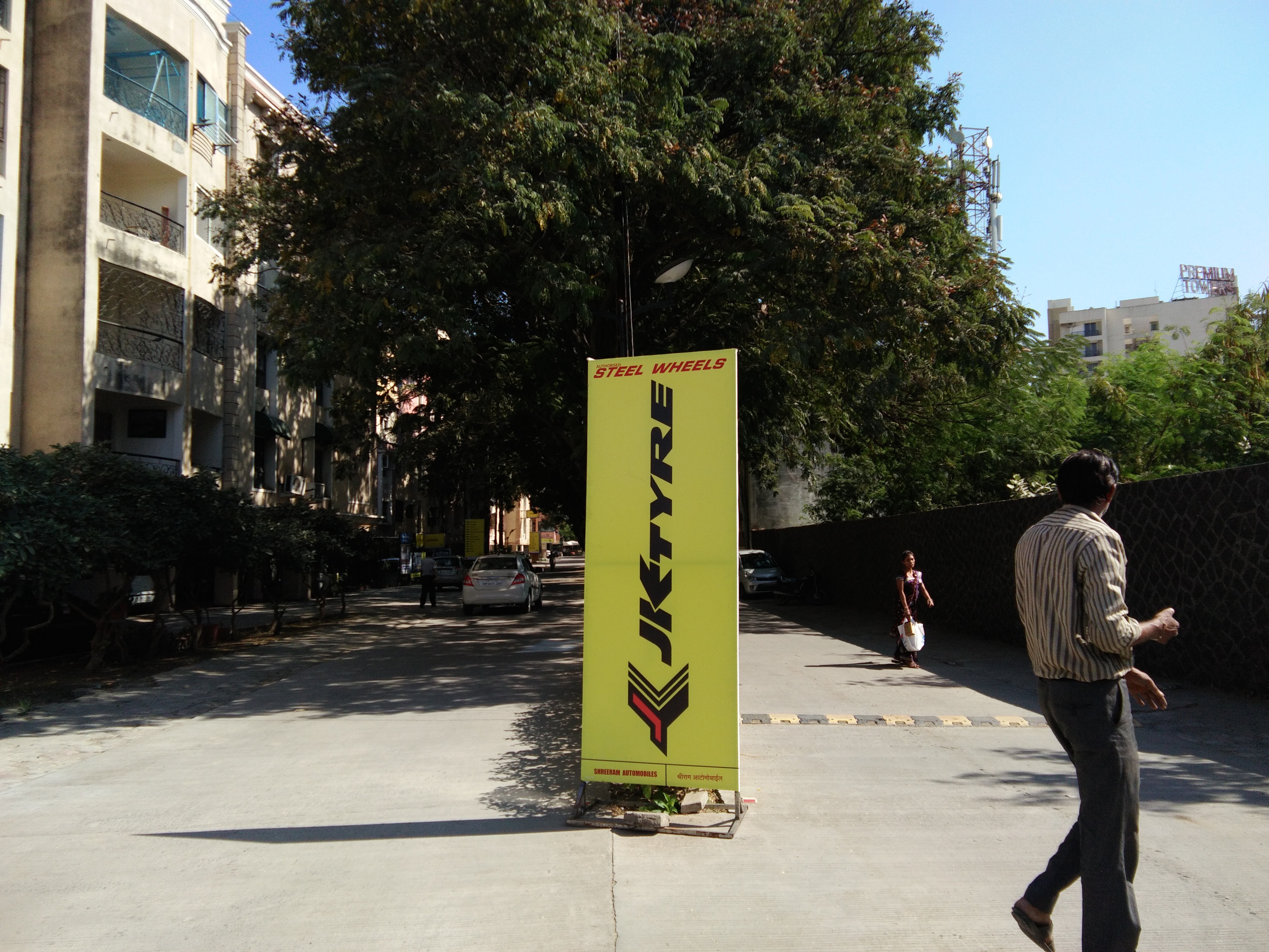 Flex Board - Various Sizes, Indoor And Outdoor Application | Roll Up Display For Vehicles, Exhibition, Stall, Trade Shows, And Showrooms